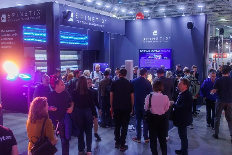 Посетители у стенда SpinetiX на Light + Audio Tec 2025